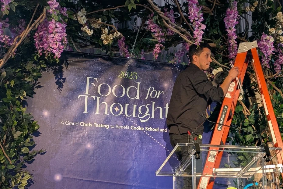 Immersive-Gala-Signage-–-Food-for-Thought-Event-Entrance